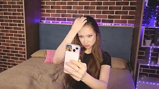 HarrietBulmer online show from March 11, 2025, 9:59 pm