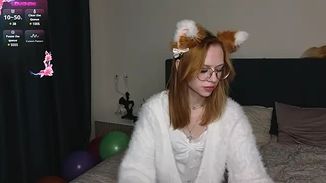 Snapshot of LynneByron chatting on February 14, 2025, 5:14 pm LynneByron online show from February 14, 2025, 5:14 pm