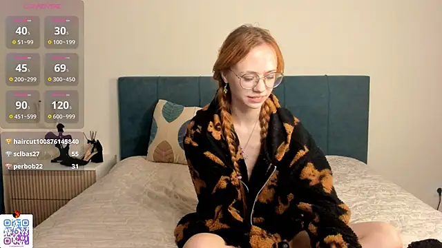 Snapshot of LynneByron chatting on February 26, 2025, 10:42 pm LynneByron online show from February 26, 2025, 10:42 pm