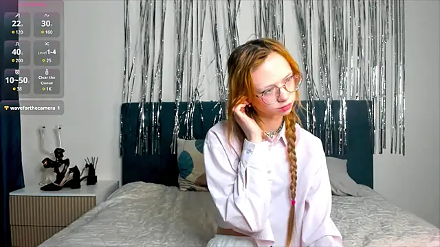 Snapshot of LynneByron chatting on March 10, 2025, 4:46 pm LynneByron online show from March 10, 2025, 4:46 pm