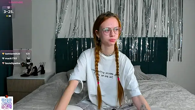 Snapshot of LynneByron chatting on March 11, 2025, 8:42 pm LynneByron online show from March 11, 2025, 8:42 pm