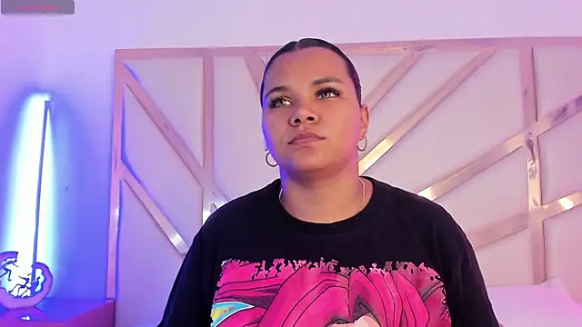 Carolina Evanss online show from November 18, 2025, 11:47 am