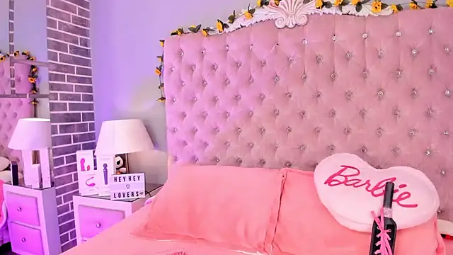 MadissonRey online show from May 6, 2026, 6:24 pm