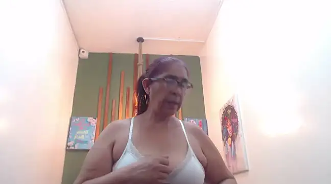 Snapshot of renata_milf_ chatting on January 10, 2025, 12:15 pm renata milf online show from January 10, 2025, 12:15 pm