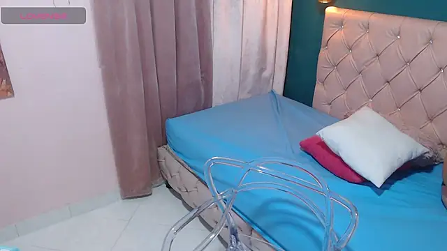 Snapshot of renata_milf_ chatting on October 27, 2025, 11:47 am renata milf online show from October 27, 2025, 11:47 am