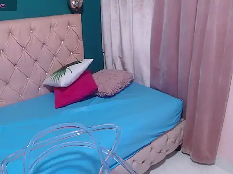 Snapshot of renata_milf_ chatting on October 29, 2025, 11:45 am renata milf online show from October 29, 2025, 11:45 am