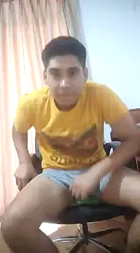 estudiante69 online show from December 30, 2024, 10:55 pm