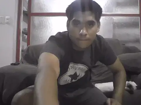 estudiante69 online show from February 26, 2025, 11:37 pm