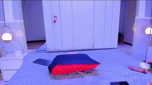 Parismorelli1 online show from December 22, 2025, 7:27 am