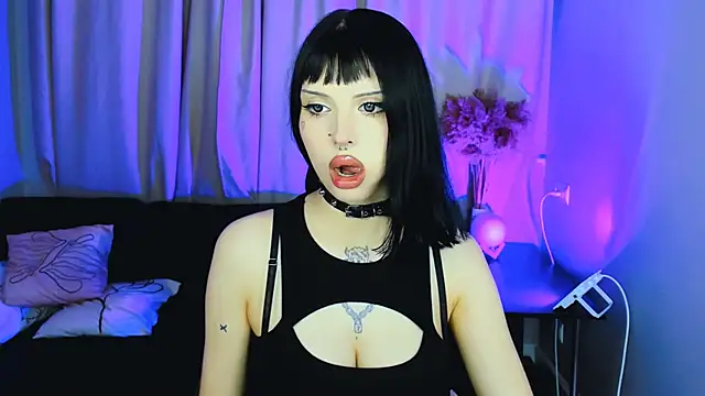 Snapshot of Barbara_xKiss chatting on January 13, 2025, 5:33 am Barbara xKiss online show from January 13, 2025, 5:33 am