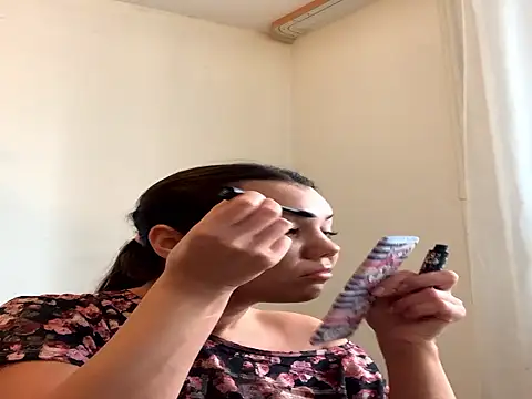 MiraMiss online show from November 4, 2025, 9:52 am