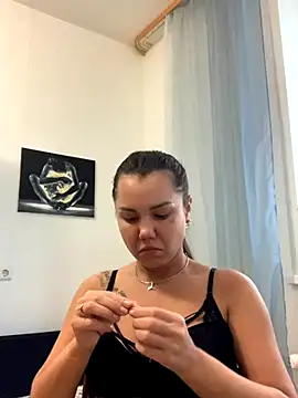 MiraMiss online show from November 9, 2025, 8:23 am