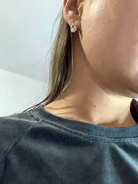 MiraMiss online show from December 18, 2025, 8:09 am