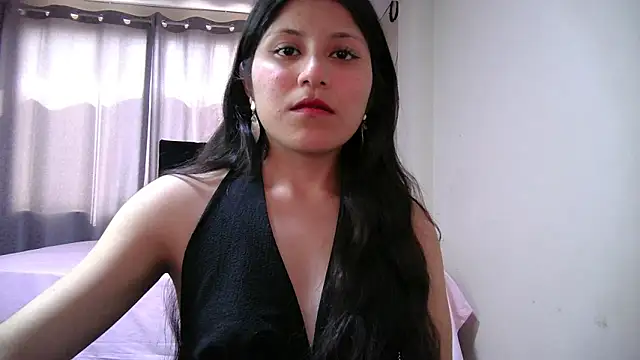 petite paola online show from January 9, 2025, 8:11 pm