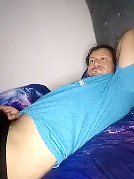 Snapshot of Alee3xxx chatting on October 8, 2025, 11:24 pm Alee3xxx online show from October 8, 2025, 11:24 pm