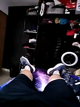 Snapshot of Alee3xxx chatting on October 30, 2025, 4:52 pm Alee3xxx online show from October 30, 2025, 4:52 pm