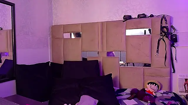 Snapshot of Queenjenn__ chatting on March 20, 2026, 5:34 am Queenjenn online show from March 20, 2026, 5:34 am