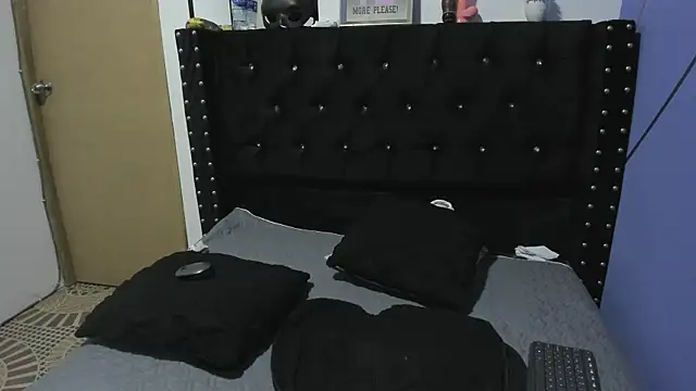 SarayMoorex  online show from January 12, 2025, 11:26 pm