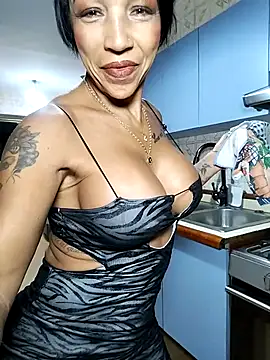 Snapshot of Alison_fitness chatting on September 27, 2025, 12:48 am Alison fitness online show from September 27, 2025, 12:48 am