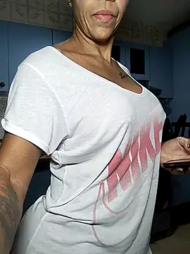 Snapshot of Alison_fitness chatting on October 11, 2025, 10:14 am Alison fitness online show from October 11, 2025, 10:14 am