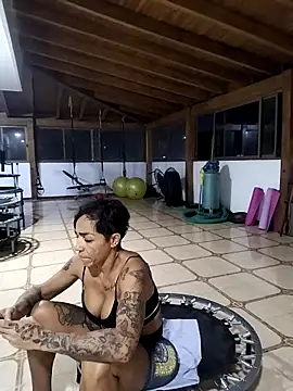 Snapshot of Alison_fitness chatting on October 22, 2025, 11:37 pm Alison fitness online show from October 22, 2025, 11:37 pm