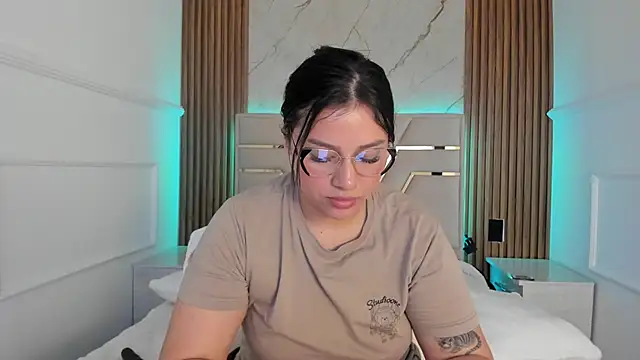 CelestteBloom online show from December 21, 2024, 12:49 pm