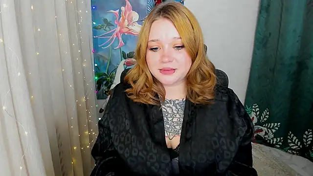 MoonLghte online show from December 19, 2024, 7:51 pm