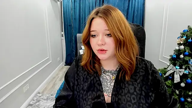 MoonLghte online show from January 9, 2025, 2:51 pm