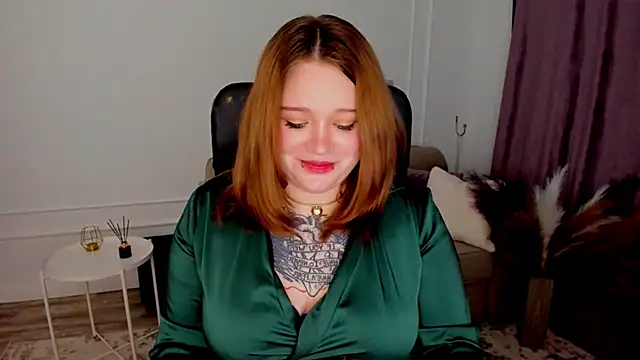 MoonLghte online show from January 19, 2025, 4:04 pm