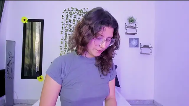 Noellesable online show from December 4, 2024, 3:32 pm