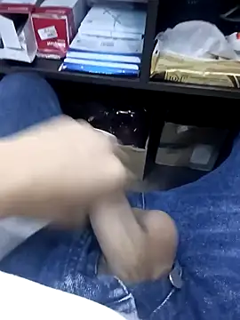 Steve98768 online show from October 9, 2025, 7:23 pm