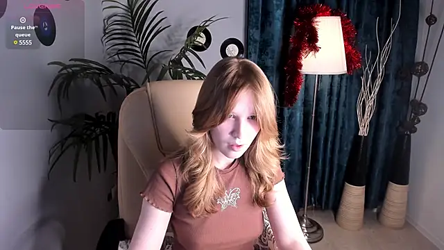 Snapshot of EvaStevs chatting on December 2, 2024, 9:45 am EvaStevs online show from December 2, 2024, 9:45 am