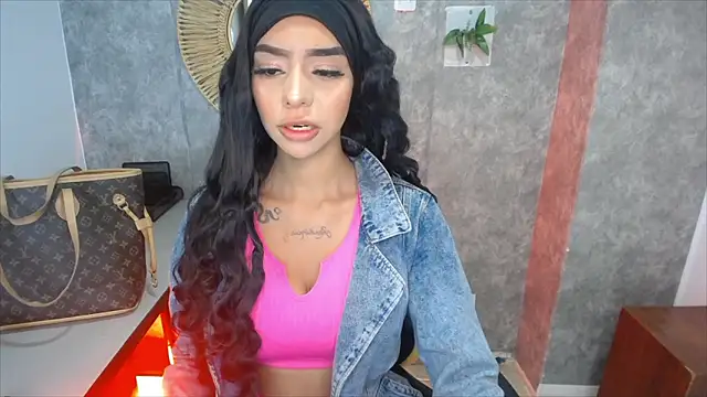 Tiffanny online show from December 9, 2024, 12:08 pm