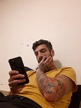 Italian69am online show from September 28, 2025, 7:03 am