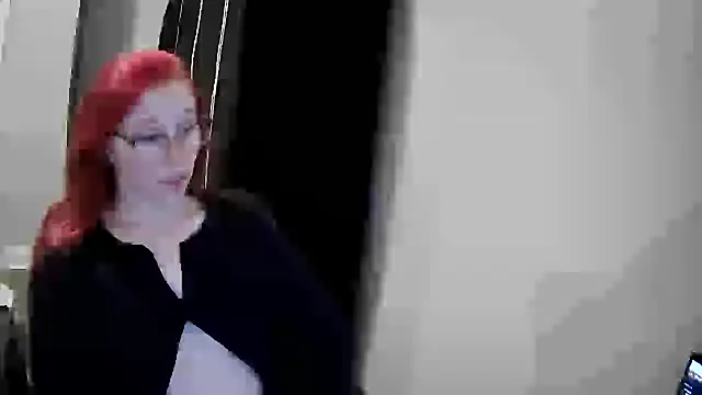 LilyFoxxx online show from December 4, 2024, 5:16 am