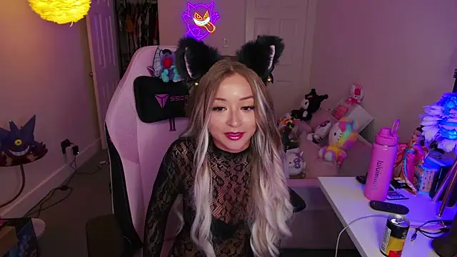FunSizedGal online show from September 27, 2025, 4:06 am