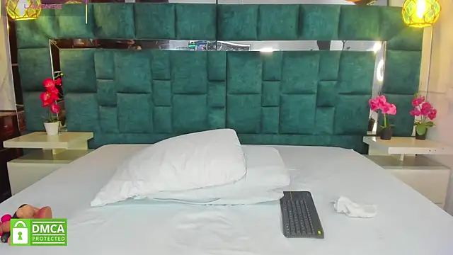 valtira nova online show from November 4, 2025, 7:24 pm