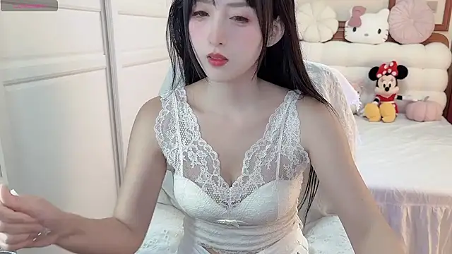 Unique-yiyi online show from December 3, 2024, 3:11 pm