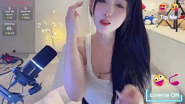 Unique-yiyi online show from February 10, 2025, 7:28 pm