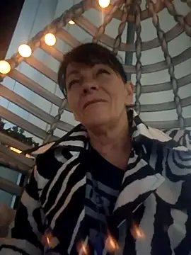 MeenaMoon online show from September 8, 2025, 10:09 pm