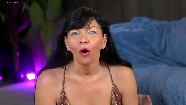 MeenaMoon online show from October 19, 2025, 12:44 am