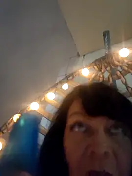 MeenaMoon online show from November 5, 2025, 8:09 pm