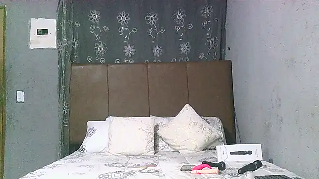 Sweetbedroomeyez01 online show from March 20, 2025, 6:53 pm