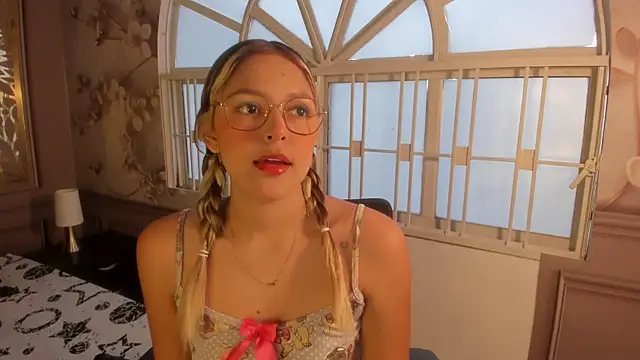 Cami hunter  online show from December 10, 2024, 1:11 pm