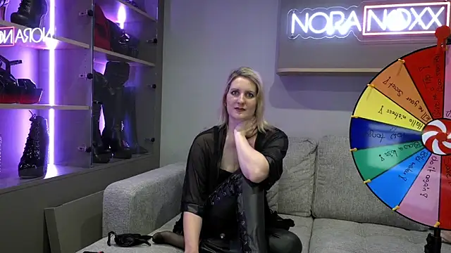 Snapshot of NoraNoxx chatting on June 21, 2026, 9:50 pm NoraNoxx online show from June 21, 2026, 9:50 pm