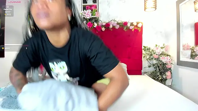 Snapshot of SilvannaFit chatting on September 19, 2025, 11:44 am SilvannaFit online show from September 19, 2025, 11:44 am