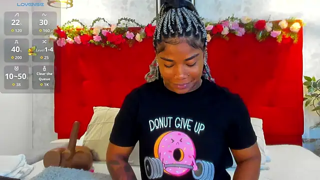 Snapshot of SilvannaFit chatting on October 18, 2025, 11:44 am SilvannaFit online show from October 18, 2025, 11:44 am