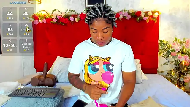 Snapshot of SilvannaFit chatting on October 19, 2025, 10:27 am SilvannaFit online show from October 19, 2025, 10:27 am