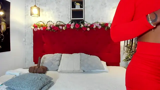 Snapshot of SilvannaFit chatting on October 31, 2025, 11:55 am SilvannaFit online show from October 31, 2025, 11:55 am