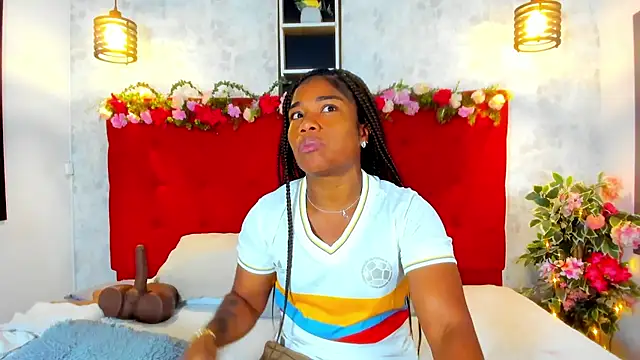 Snapshot of SilvannaFit chatting on November 1, 2025, 12:07 pm SilvannaFit online show from November 1, 2025, 12:07 pm